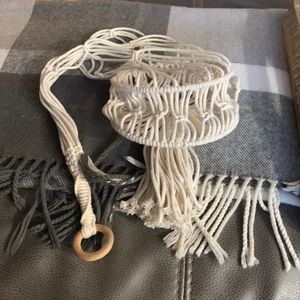 Macrame plant hanger